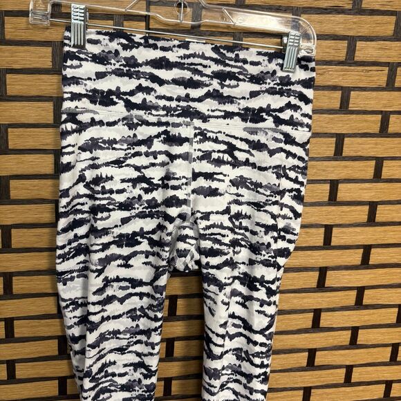 Powerhold Fabletics Black And White Active Leggings Size Small - Picture 3 of 7